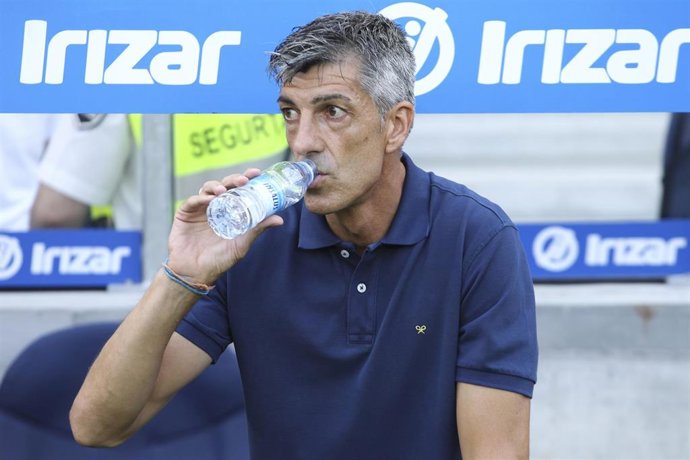 Imanol Alguacil en el banquillo del Reale Arena