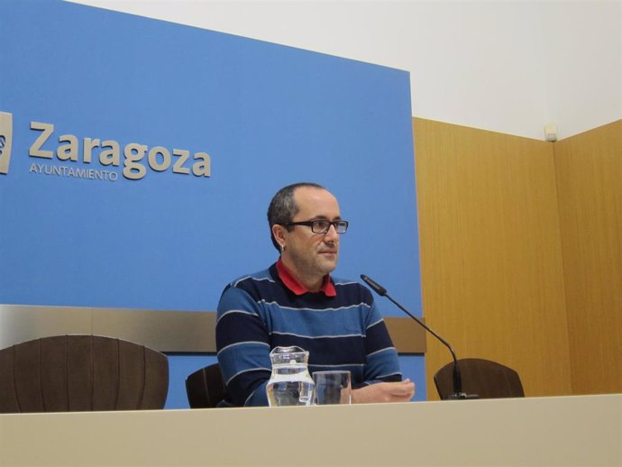 El concejal del grupo municipal de ZeC en el Ayuntamiento de Zaragoza, Alberto Cubero.