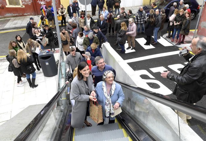 Inauguración de las escaleras mecánicas de Enrique Gran