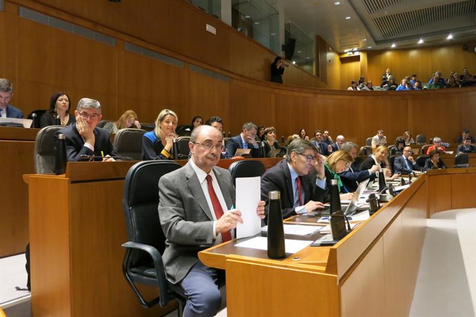 Lambán dice que la mesa del agua debe dar solución al regadío de Monegros, pero 