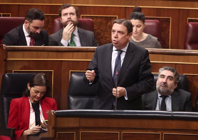 El ministro de Agricultura, Pesca y Alimentación, Luis Planas, responde a las preguntas durante la primera sesión de control al Gobierno en la XIV Legislatura, en el Congreso de los Diputados, en Madrid (España), a 12 de febrero de 2020.