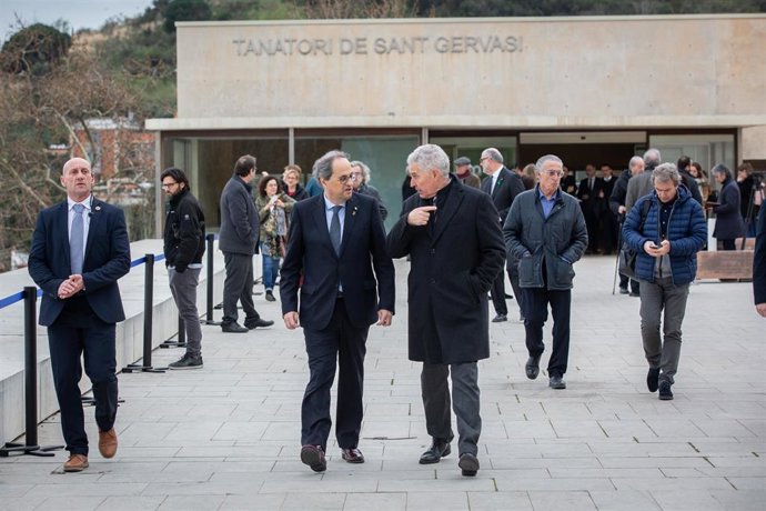 El president de la Generalitat, Quim Torra (4d), a su salida del funeral de Diana Garrigosa, esposa del expresident de la Generalitat Pasqual Maragall, en el Tanatorio de Sant Gervasi en Barcelona/Catalunya (España) a 12 de febrero de 2020.