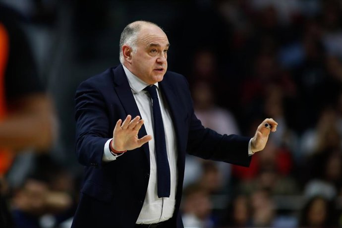 Pablo Laso dirigiendo al Real Madrid