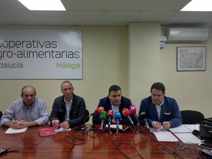 Rueda de prensa de las organizaciones agrarias de Málaga que han anunciado una tractorada y protestas el día 13 en Antequera (Málaga)