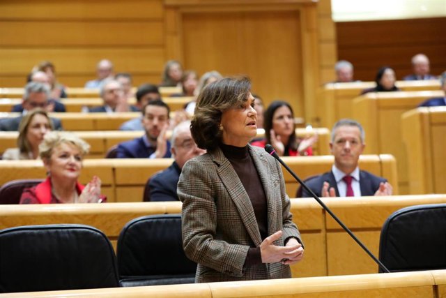 La vicepresidenta primera del Gobierno, Carmen Calvo, interviene en la primera sesión de control al Gobierno de coalición PSOE y Unidas Podemos de la XIV Legislatura en el Senado, en Madrid (España), a 11 de febrero de 2020.