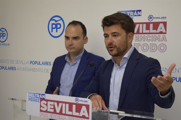 Los concejales del PP en Sevilla Beltrán Pérez y Rafael Belmonte