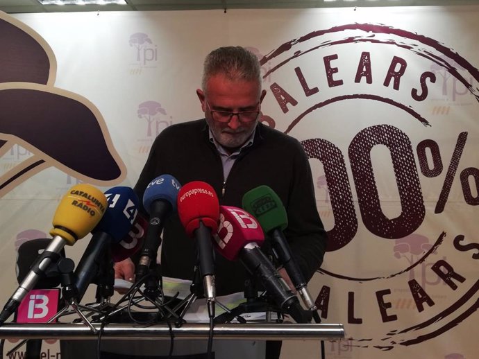 El presidente de El PI, Jaume Font, explica las razones de su dimisión en rueda de prensa.