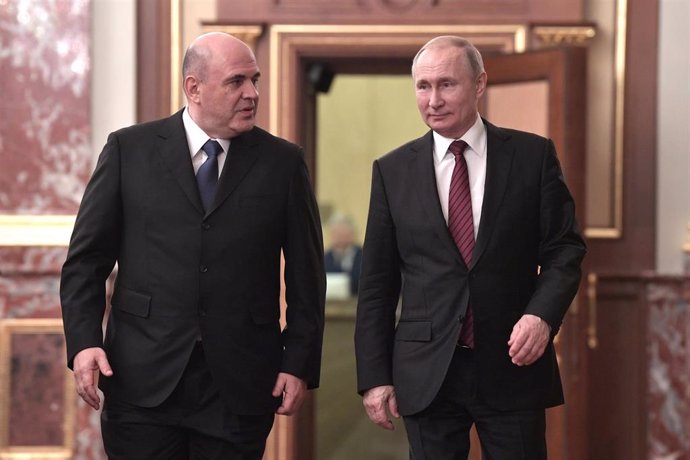 Mijail Mishustin y Vladimir Putin