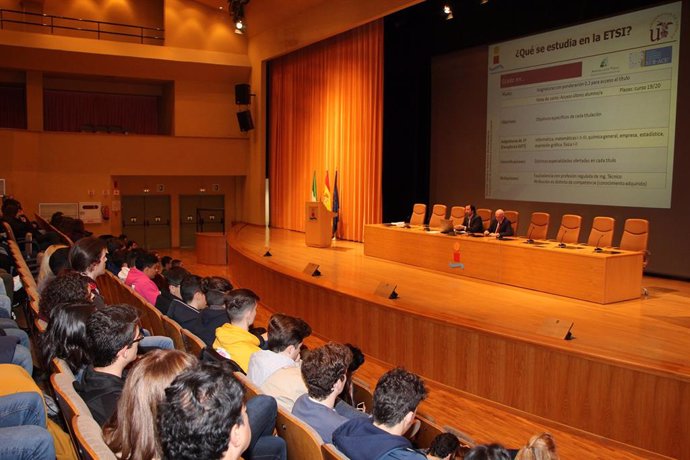 La ETSI de la USA recibe a más de un millar de estudiantes de Bachillerato de 50 centros de Sevilla y provincia