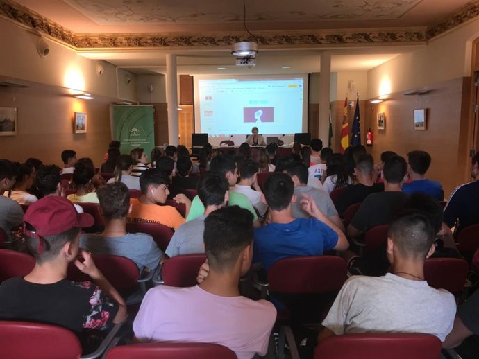 Nota/ El Iam Programa Actividades En Todos Los Centros Provinciales Con Motivo De La Celebración Del Día Internacional De Acción Por La Salud De Las Mujeres