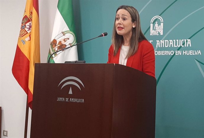 La delegada de la Junta en Huelva, Bella Verano comparece ante los medios de comunicación