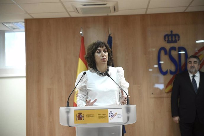 La nueva presidenta del Consejo Superior de Deportes (CSD), Irene Lozano, durante su intervención en el acto de toma de posesión del cargo, junto al ministro de Cultura y Deporte, José Manuel Rodríguez Uribes, en Madrid (España), a 31 de enero de 2020.