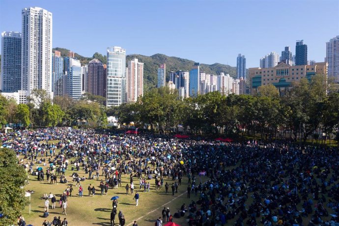 Cientos de manifestantes protestan en Hong Kong.