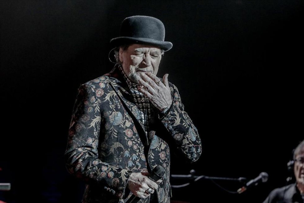 El cantante Joaquín Sabina emocionado durante su actuación en el WiZink Center de Madrid el 20 de enero del 2020.