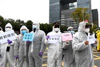 Japón eleva a 218 los casos de coronavirus a bordo del crucero en cuarentena en el puerto de Yokohama