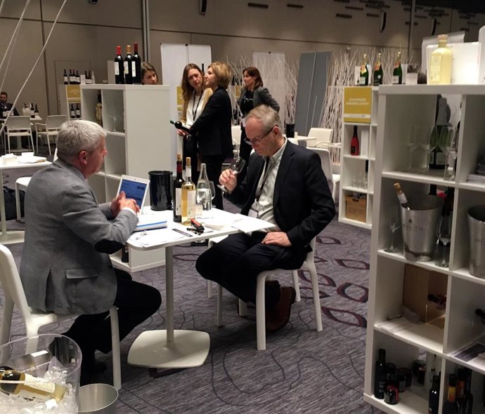 Foto Y Nota De Prensa: Bodegas De Córdoba, Málaga Y Cádiz Promocionan El Vino Andaluz En Las Ferias Wine Week Y World Wine Meetings En Paris Con Apoyo De Extenda