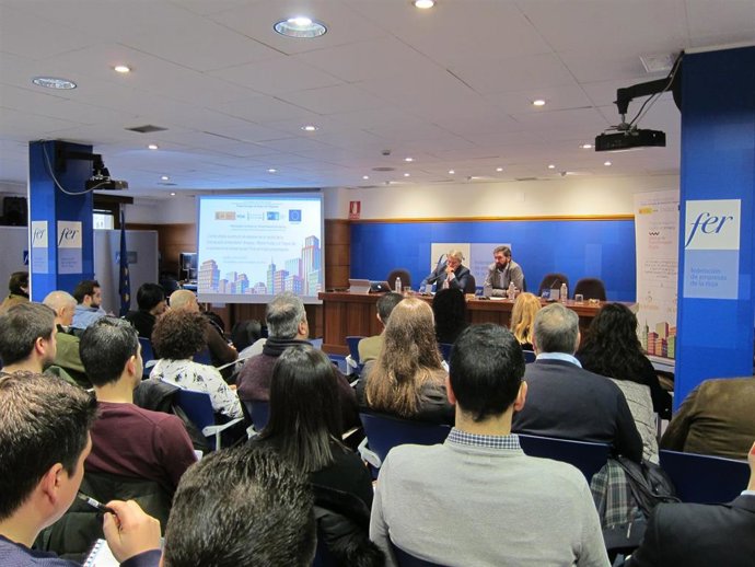 La FER y la San Telmo Business School analizan la estrategia de Amazon en el sector de distribución alimentaria