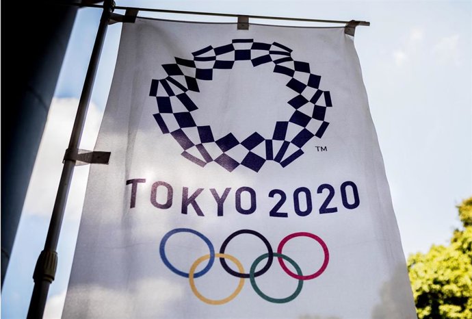 Bandera con el logo de Tokyo 2020