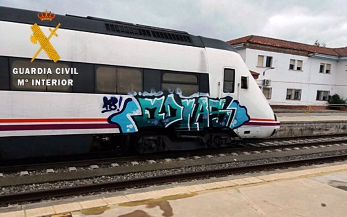 Vagón de tren con grafiti