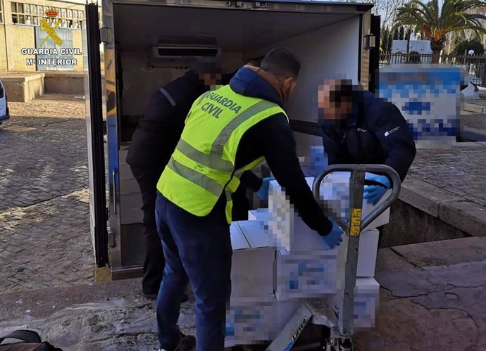 Huelva.- Sucesos.- Intervienen casi 800 kilos de chocos sin etiquetado en una em