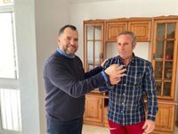 La familia de Huelva que sufrió un incendio mortal en enero recibe una vivienda de alquiler de la Junta