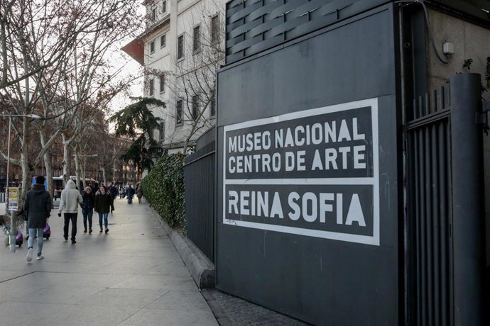 Puerta del Museo Reina Sofía en la Plaza del Emperador Carlos V, en Madrid a 14 de enero de 2020.