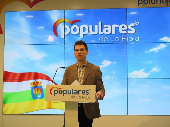 Carlos Yécora ha exigido a Concha Andreu que "se ocupe de los intereses de LA Rioja y no de los del PSOE"