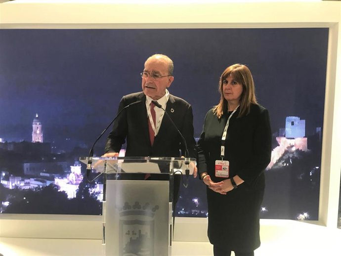 El alcalde de Málaga, Francisco de la Torre, y la concejala de Turismo y Promoción, Rosa Sánchez