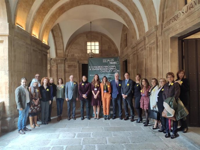 Autoridades en la inauguración del III Congreso Nacional de Enfermedades Raras en Castilla y Léon, en Salamanca.