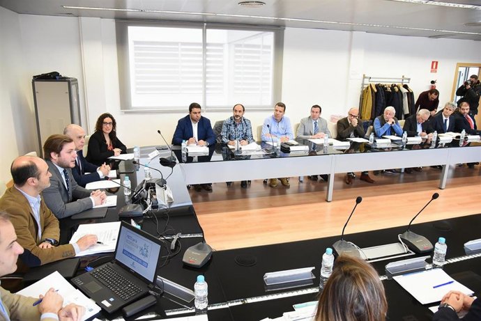 El consejero de Fomento, Nacho Hernando, preside la reunión por el Crecimiento y la Convergencia Económica de Castilla-La Mancha.