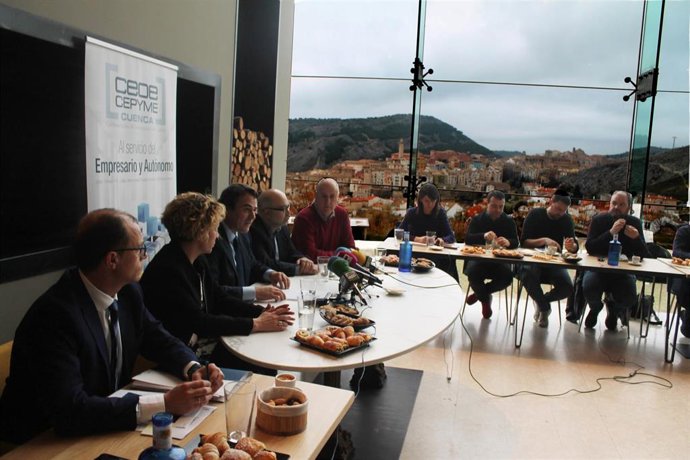 Desayuno informativo Ceoe