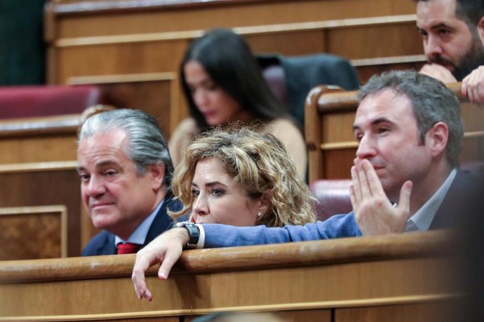 Los diputados de Ciudadanos Marcos de Quinto, Marta Martín y Guillermo Díaz, escuchan una intervención en el Pleno del Congreso