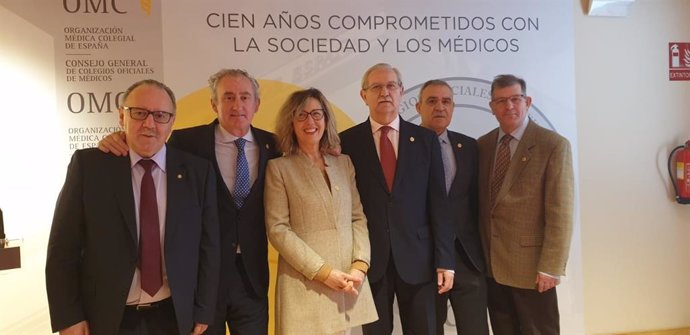 La Comisión Permantente del Consejo General de Colegios Oficiales de Médicos en la presentación de los actos por el centenario de la entidad