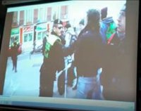 Medio centenar de vídeos exhibidos durante el juicio a Serra no recogen que insultara ni lanzara objetos a agentes