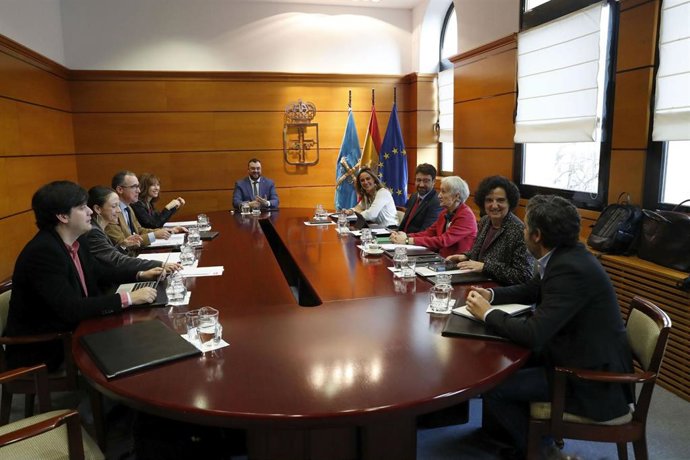 El consejo de Gobierno del Principado de Asturias, encabezado por el presidente Adrián Barbón.