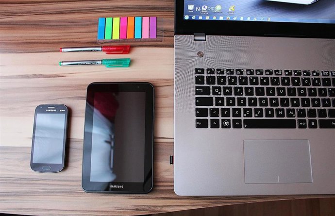 Smartphone, tablet y ordenador portátil.
