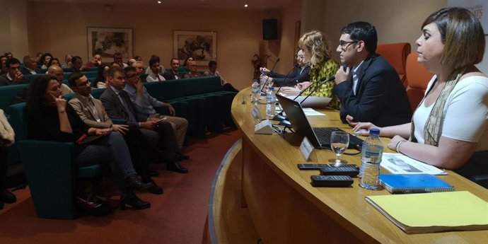 El conseller de Modelo Económico, Turismo y Trabajo, Iago Negueruela, en las jornadas para explicar la campaña de Inspección el trabaho 2020