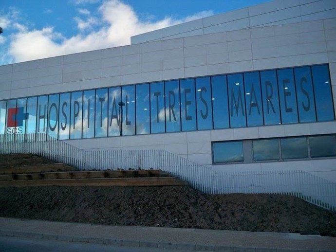 Cantabria.- El personal laboral del Hospital del Tres Mares se concentra por la carrera profesional