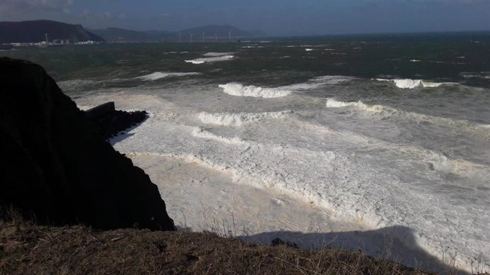 Oleaje en la costa vasca.