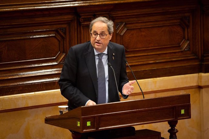 El president de la Generalitat, Quim Torra, interviene desde la tribuna durante una sesión plenaria en el Parlament de Cataluña, en Barcelona (Catalunya, España), a 12 de febrero de 2020.