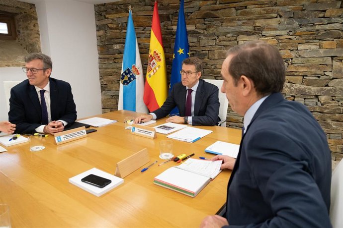 El presidente de la Xunta, Alberto Núñez Feijóo, en la reunión del Consello