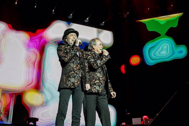 Los cantantes Joaquín Sabina y Joan Manuel Serrat actúan en el WiZink Center de Madrid el 20 de enero del 2020.