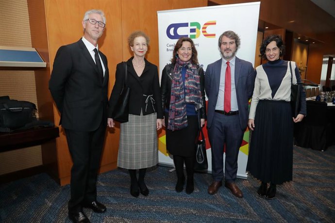 (Izda.-Dcha.) Javier Mirallas, Presidente De La Cámara De Comercio Brasil-Catalunya; Ligia Maria Scherer, Embajadora Cónsul General De Brasil A Barcelona; Merc Conesa, Presidenta Del Puerto De Barcelona; Francisco Arbós, Director Ejecutivo De La Cámara.