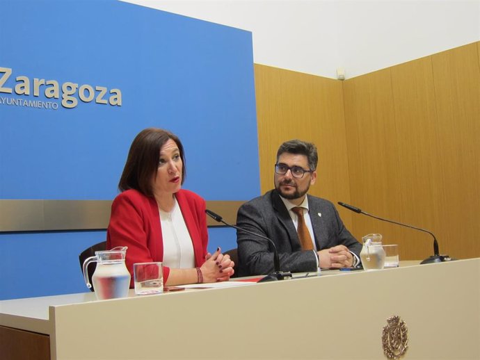 La vicealcaldesa y consejera municipal de Cultura y Proyección Exterior, Sara Fernández, y el presidente del Patronato Municipal de Turismo, Conrado Molina.