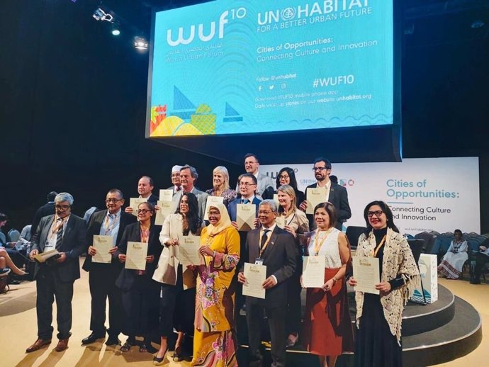 Participants en la 10a edició del World Urban Forum a Abu Dhabi.