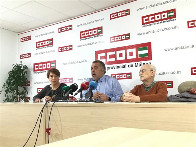 Imagen de archivo de dirigentes de CCOO, entre ellos, Rosa María Martín Cruzado, en una rueda de prensa sobre retirada de amianto en hospitales. 