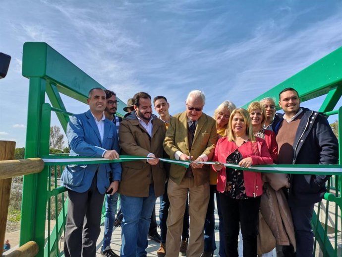 El viceconsejero de Fomento, Infraestructuras y Ordenación del Territorio de la Junta de Andalucía, Jaime Raynaud, en la inauguración de la pasarela ciclopeatonal de la A-2003