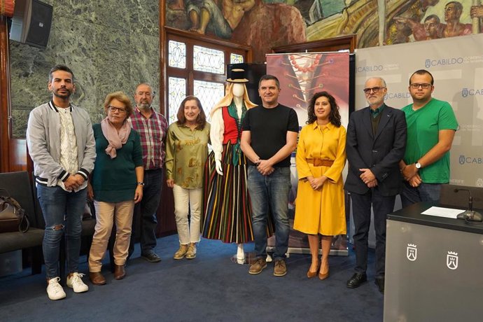 Presentación del poryecto 'Enseñas' sobre vestimenta tradicional