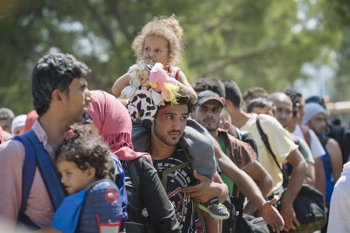 Europa.- Hallados 53 migrantes en un camión en Macedonia del Norte