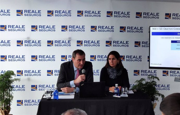 Ignacio Mariscal, CEO de Reale Seguros, acompañado por Pilar Suárez-Inclán, Directora de Comunicación Institucional y RSE.